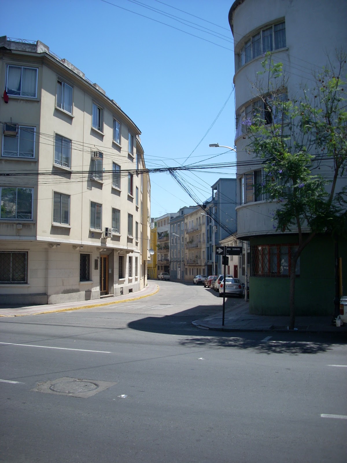 I like these curving streets/buildings too. Reminds me of Europe