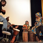 20_Danseuse improvisée Yaye Fall et Percussions_Ibrahim SANOU (gauche) et Madou KOTE (droite)_Danseur inconnu.jpg