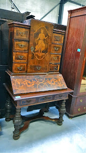 Антикварный кабинет 18-й век.