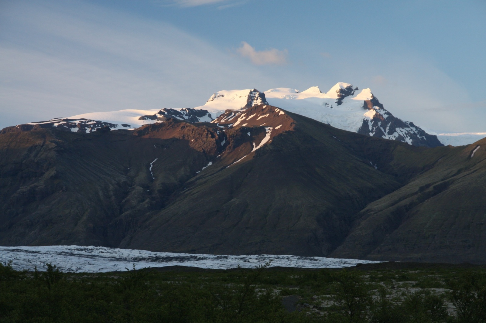 Near the campsite at Skaftafell National Park, 1 am