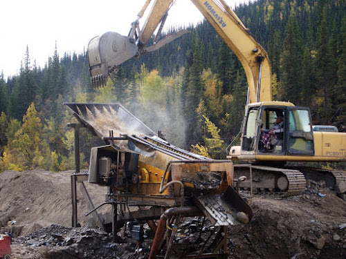 Mining along the Taylor Hwy. near Chicken.