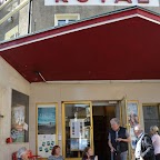 1_Première terrasse au Royal en compagnie du cinéaste Felix Tissi (à gauche).JPG