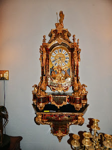 Антикварные часы с консолью, в стиле Буль. 
XIX век. 
150/66/25 см. 15000 евро.