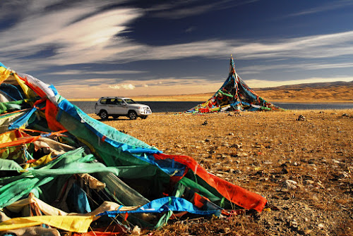 PAS_S1_DSC_0095 - Qinghai Lake and Tibetan prayer flags; November, 2010; China, Qinghai, Qinghai Lake (青海湖)