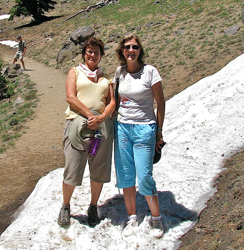 2008: Italian cousin Federica Ramello and Julie at Crater Lake National Park