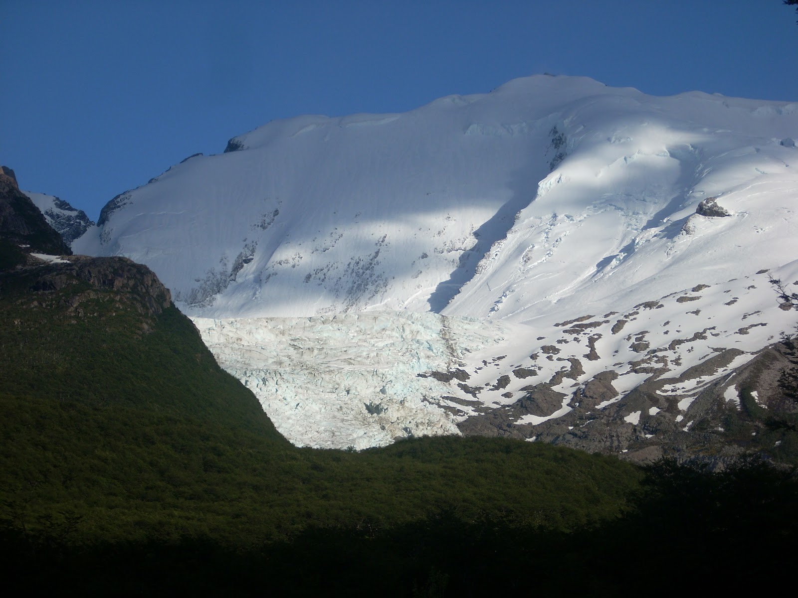 Woke up the following morning, to realise a glacier was very close to the campsite.