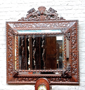 Большое резное антикварное зеркало.
19-й век.
100/100 см. 1900 евро.