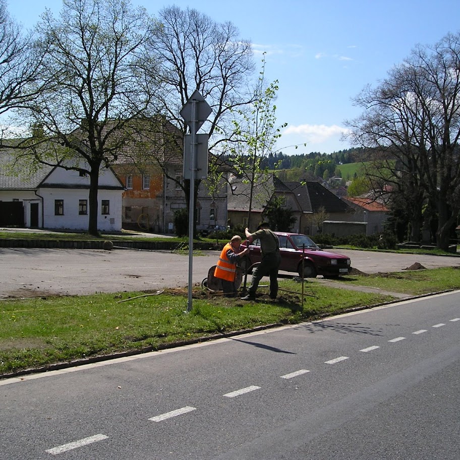 Kácení stromů na náměstí - P1...