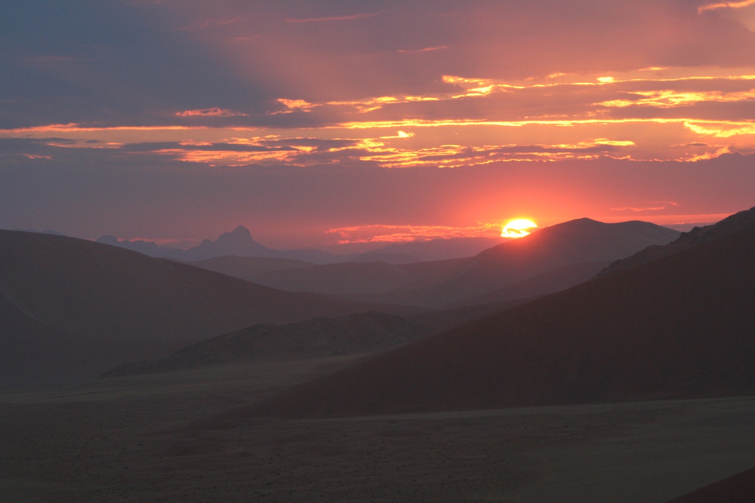 Sunrise in the World's highest dunes of Sossuvlei