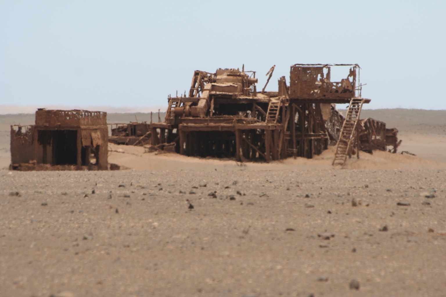 Abandoned oil rig (Skeleton Coast)