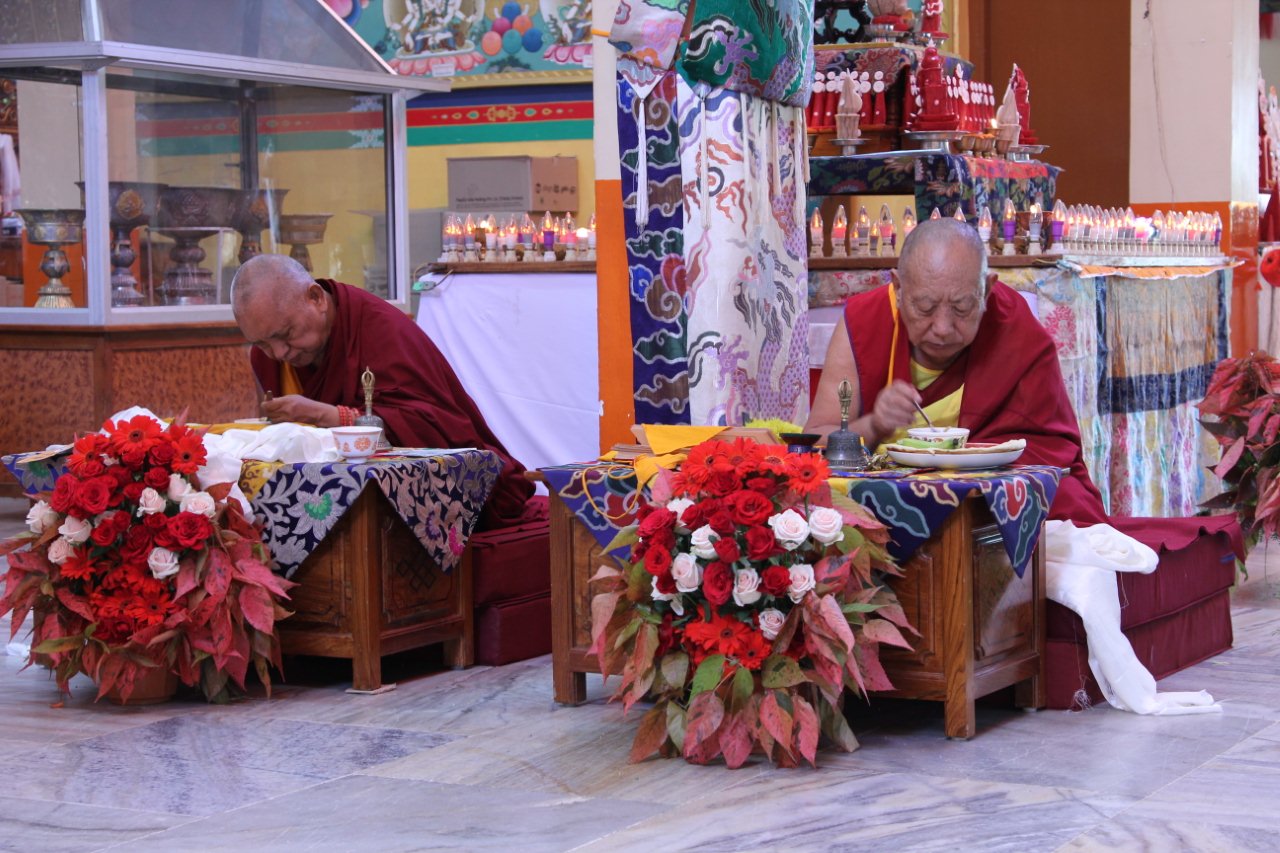 Lama Zopa Rinpoche with Sera Je Abbott also enjoying the food