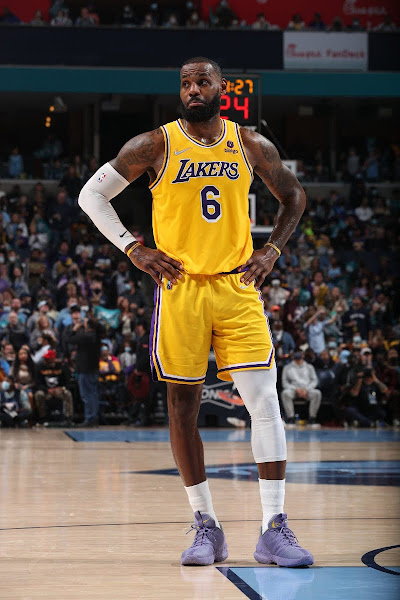 LeBron James Suits Up in Louis Vuitton Derby Shoes at Lakers Game – Footwear  News