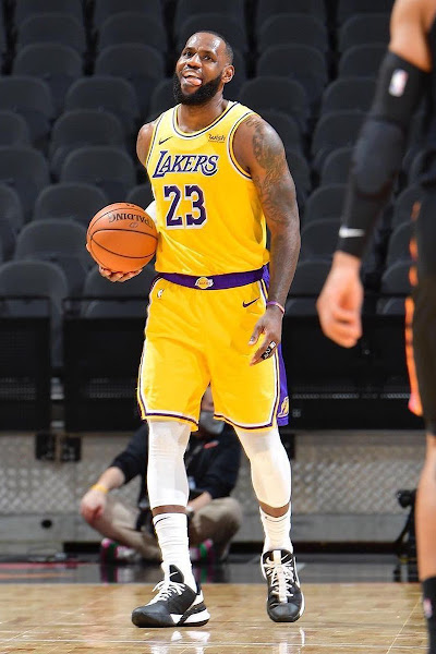 LeBron James Suits Up in Louis Vuitton Derby Shoes at Lakers Game –  Footwear News