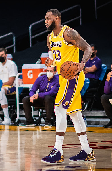 LeBron James Suits Up in Louis Vuitton Derby Shoes at Lakers Game – Footwear  News