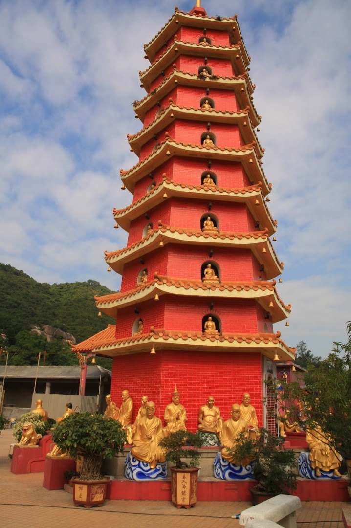 The Ten Thousand Buddha Monastery - even the names says that they are crazy!