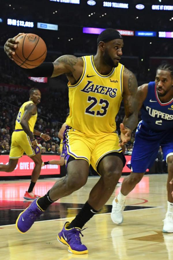 LeBron James Wears Nike LeBron 17 'Courage' In Lakers' First