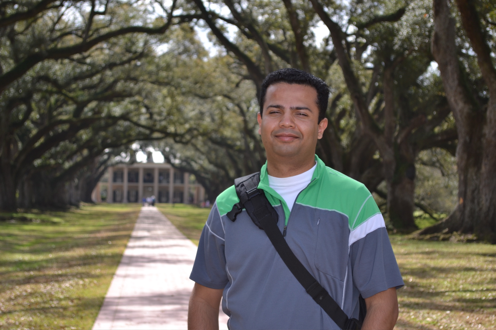 The obligatory gratuitous "Been There Done That" shot with the Oak Alley Plantation.