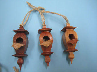 Miniature Birdhouses Diana Thompson CWV May2011