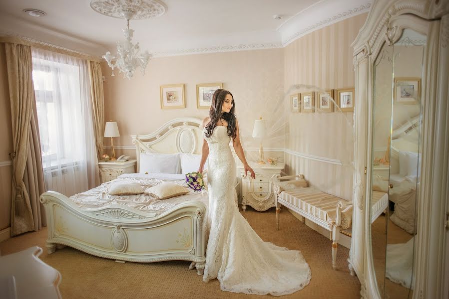 Wedding photographer Oksana Benyaminova (anasko). Photo of 18 September 2015