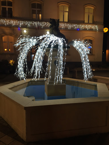 Fontaine Place Mairie De Clouange 57185 Clouange