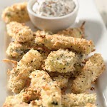 Baked Zucchini Sticks and Sweet Onion Dip was pinched from <a href="http://www.keyingredient.com/recipes/14596064/baked-zucchini-sticks-and-sweet-onion-dip/" target="_blank">www.keyingredient.com.</a>