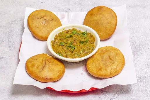 Wheat Flour Fried Litti Chokha