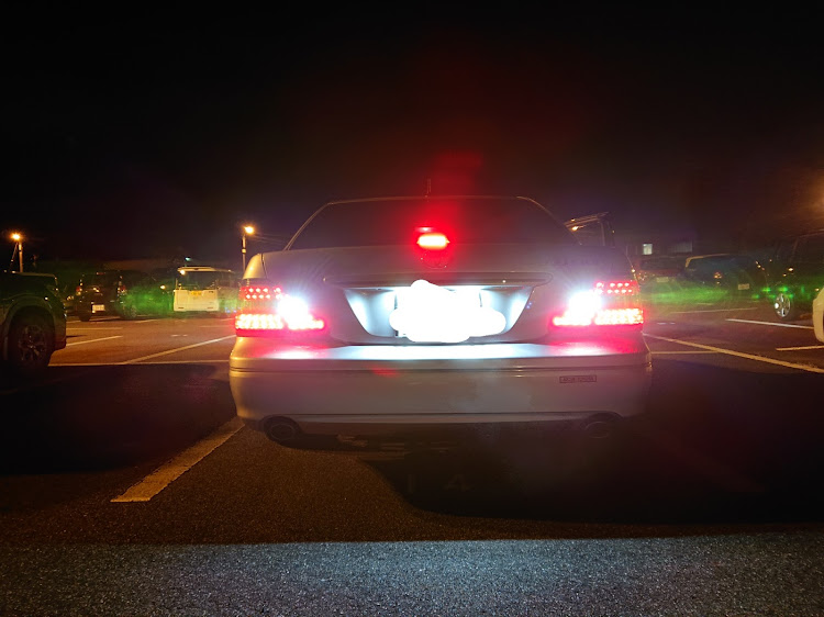 セルシオのヴァレンティジュエルLEDテール・点灯画像・会社の駐車場に関するカスタム事例の投稿画像3枚目