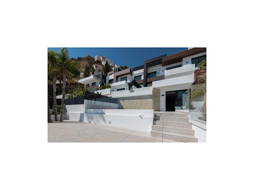 Appartement avec terrasse et piscine 2