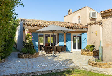 Maison avec piscine et terrasse 1