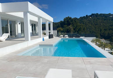 Villa with pool and terrace 4