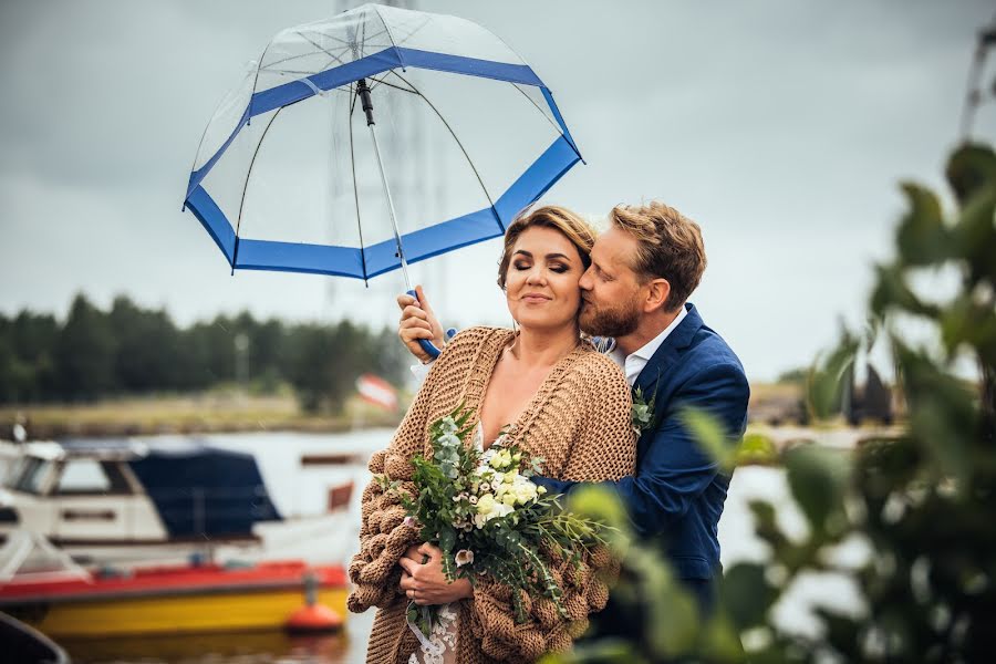 Wedding photographer Valters Pelns (valtersp). Photo of 12 August 2020