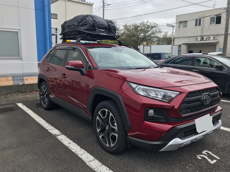 RAV4のこだわり車外パーツ・THULE・canyonXT・アマゾンカーゴに関するカスタム事例の投稿画像1枚目