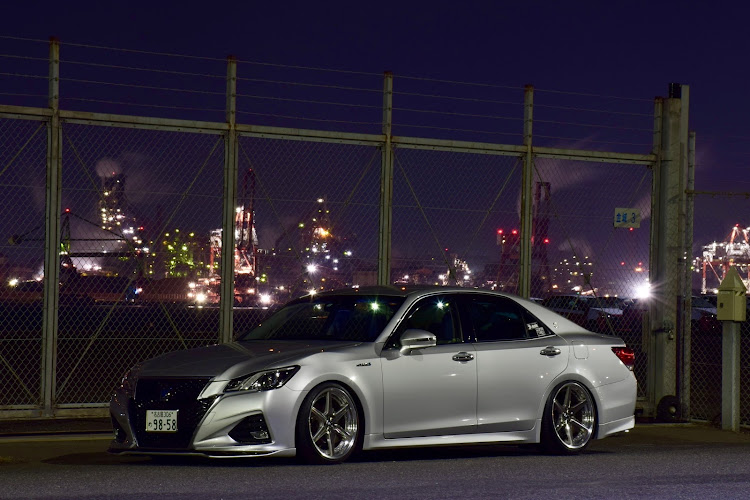 クラウンアスリートの夜遊び・綺麗な工場夜景なのに…・ぼっちカメ活📸・クセがすごいに関するカスタム事例の投稿画像1枚目