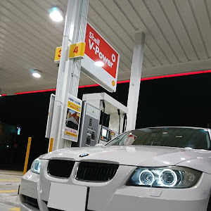 320i