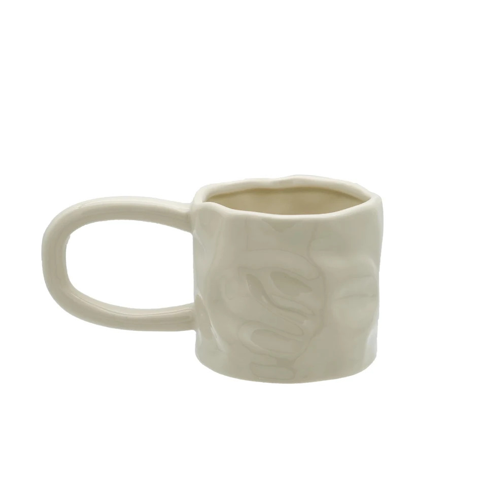 Simple solid color creative porcelain cup. Perfect for your morning coffee, afternoon tea, or any beverage. Enjoy its el