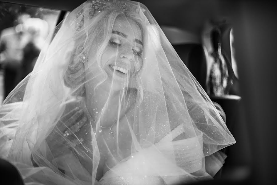 Fotografo di matrimoni Nazariy Slyusarchuk (photofanatix). Foto del 25 luglio 2019