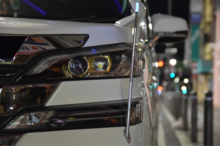 ヴェルファイアのゴールデンアイズ・カールソン 1/16・コーナーポール・スマートに関するカスタム事例の投稿画像3枚目