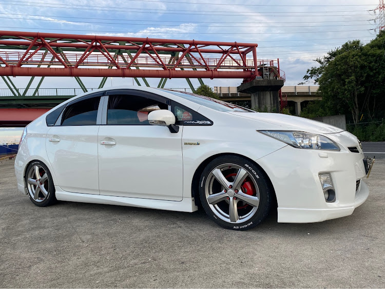 プリウスのJIN,WORKSさんが投稿したカスタム事例の投稿画像2枚目