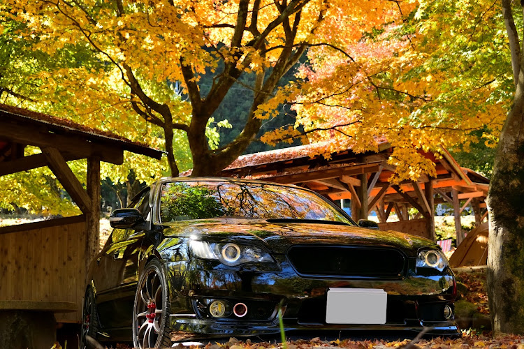 レガシィツーリングワゴンのキャンプオフ・紅葉とコラボ・車高サギ・愛車の一番好きな角度・しんちゃんフランクに関するカスタム事例の投稿画像1枚目