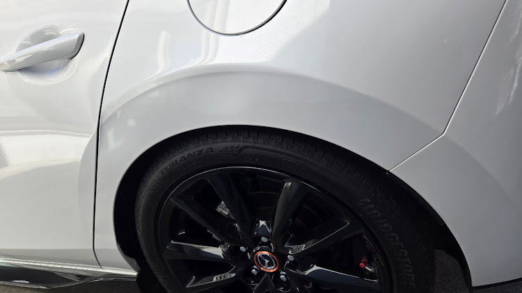 MAZDA3のMAZDA3ファストバック・Amazonスマイルセール・2月もよろしくお願いします・寒すぎるに関するカスタム事例の投稿画像4枚目
