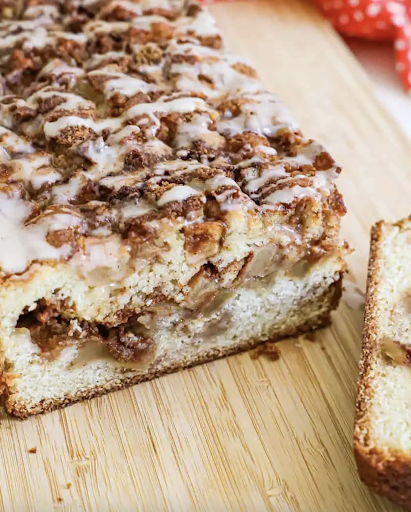 Looking for an indulgent and delicious breakfast option? Look no further than our recipe for Apple Fritter Bread! Easy to make and full of flavor, this dish is perfect for a weekend treat or any day you want to start off on the right foot.

