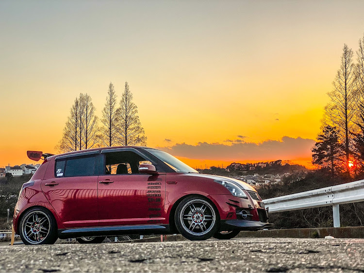 スイフトスポーツのS.H.I.L.I.S.・横浜スタイル・目指せPickUpCars・discover_ct・コロナが早く終息しますようにに関するカスタム事例の投稿画像1枚目