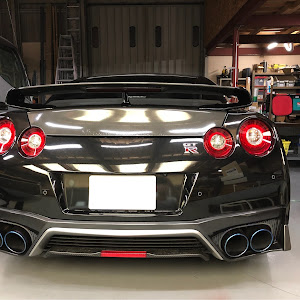 NISSAN GT-R