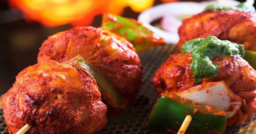 Paneer Tandoori Achari Momos[8ps]