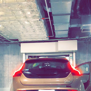 V40