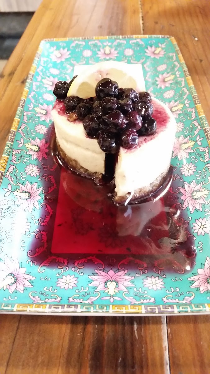 Blueberry Cheesecake with Walnut Crust