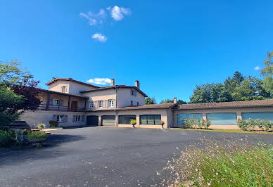 Propriété avec piscine et jardin 3