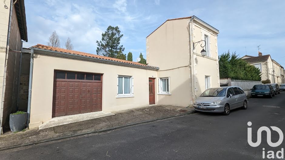 Vente maison 5 pièces 138 m² à Montendre (17130), 132 500 €