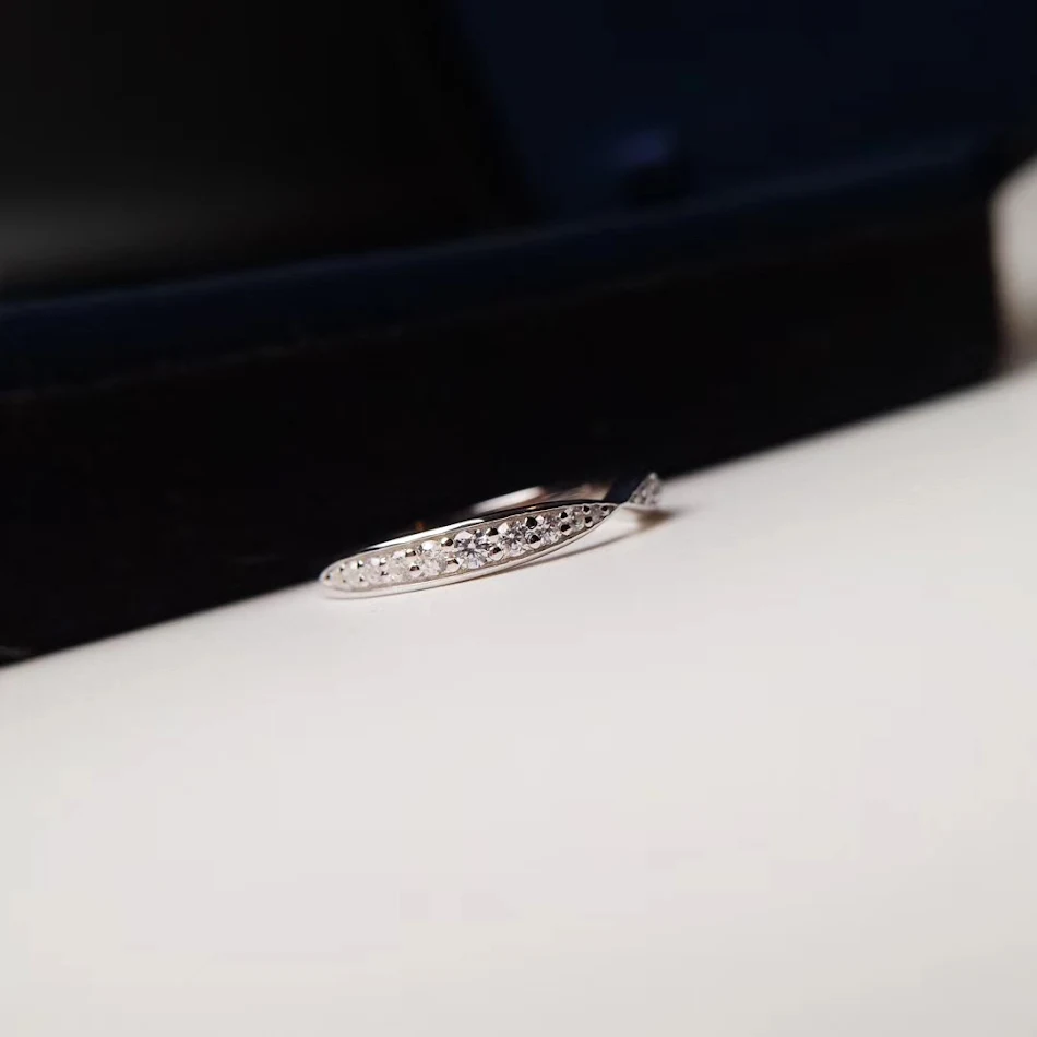 Damenring aus S925 Sterling Silber mit halbem Kreis Diamant, 