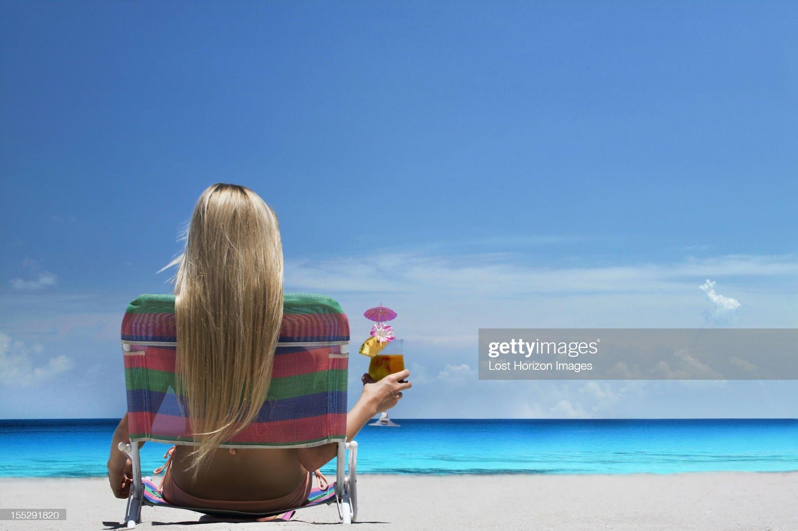 D:\Documenti\posts\posts\Miami\foto\donne normali\woman-relaxing-in-lawn-chair-on-beach-picture-id155291820.jpg